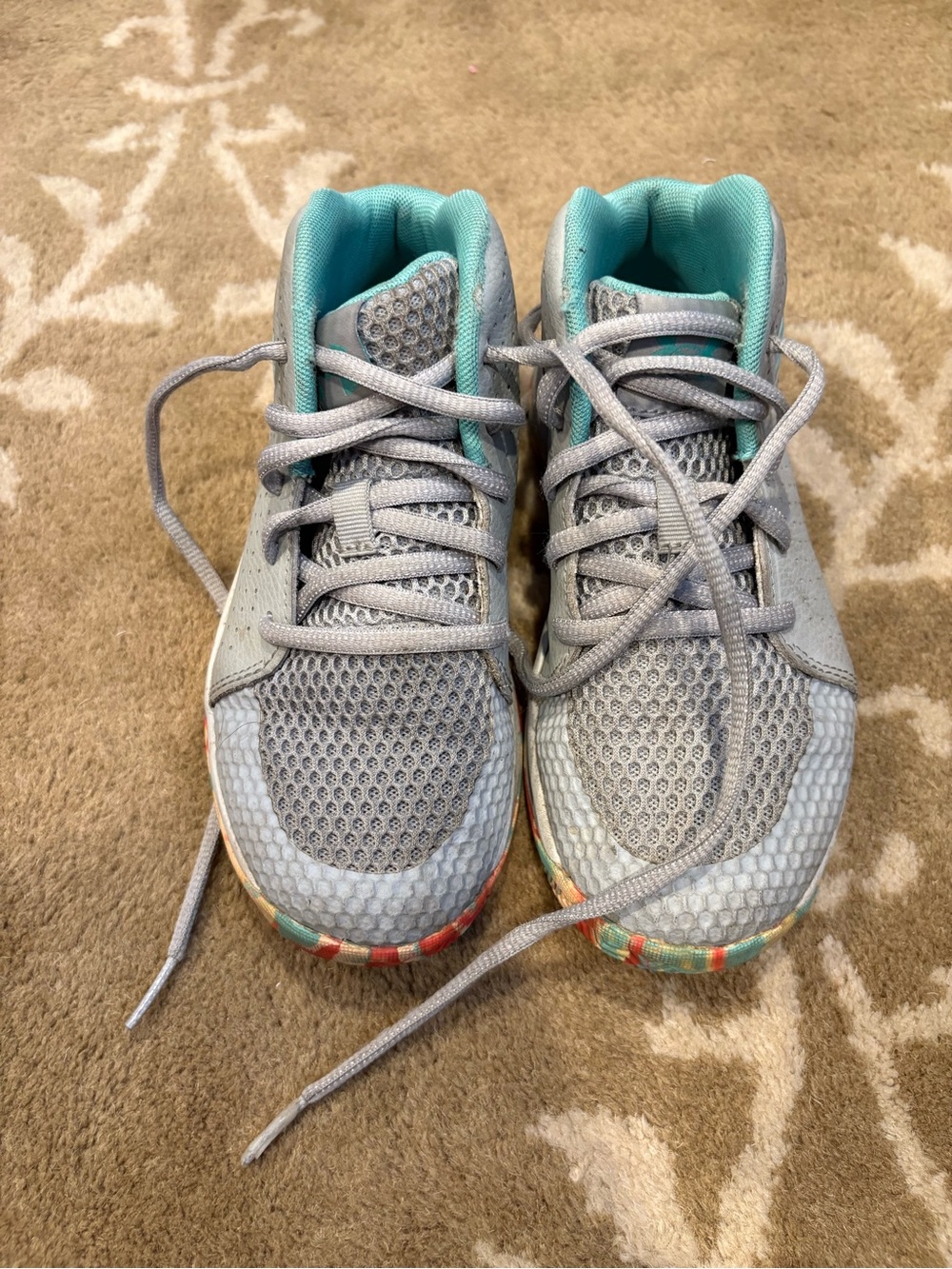 Under Armour Kids Light Gray Basketball Sneakers with Aqua Lining Size 13 🏀